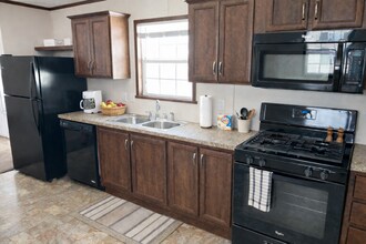 84 Dunlap Cir in Oxford, MI - Foto de edificio - Building Photo