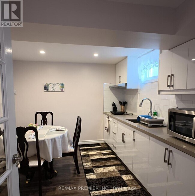 3664 Lawrence Ave E in Toronto, ON - Building Photo - Building Photo