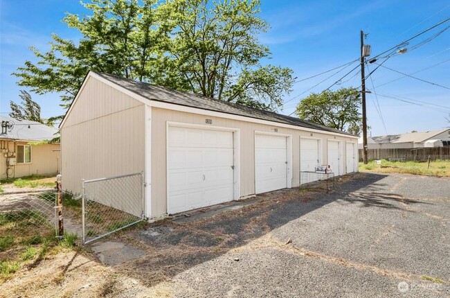 1211 Vandenburg Loop, Unit 1211 in Moses Lake, WA - Building Photo - Building Photo