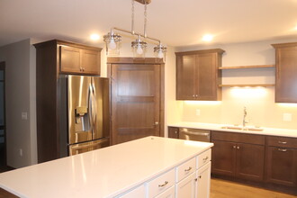 1616 Hong St in Altoona, WI - Building Photo - Building Photo