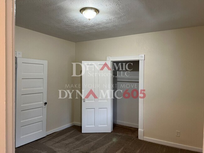 811 S Summit Ave in Sioux Falls, SD - Building Photo - Building Photo