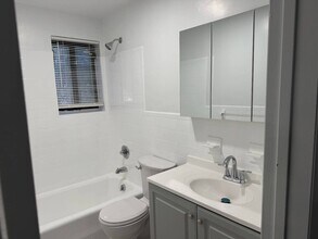 19 Rossmore Ave in Yonkers, NY - Building Photo - Building Photo