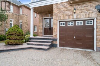 1309 Kestell Blvd. in Oakville, ON - Building Photo - Building Photo