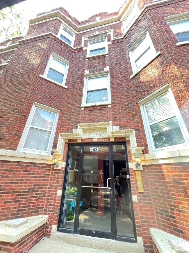 6423 N Greenview Ave in Chicago, IL - Foto de edificio - Building Photo