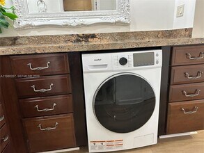 6039 Collins Ave in Miami Beach, FL - Building Photo - Building Photo