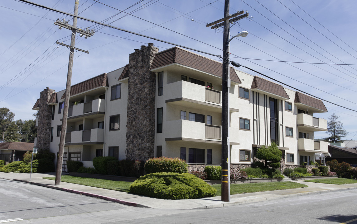 500-520 Joaquin Ave in San Leandro, CA - Building Photo