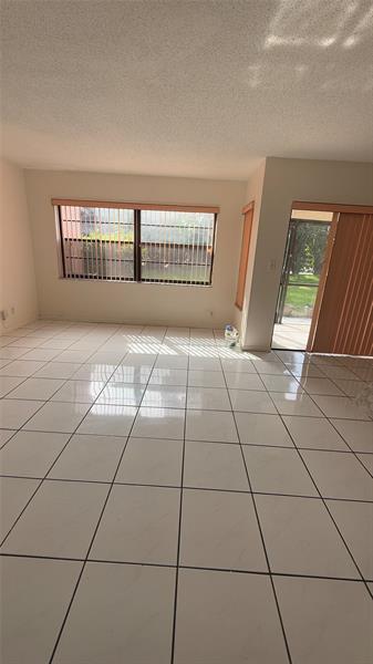 22 Laredo Pl in Davie, FL - Building Photo - Building Photo