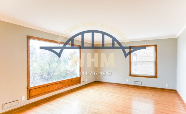 1610 E Beverly Rd-Unit -Lower in Shorewood, WI - Building Photo - Building Photo