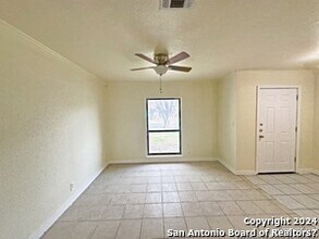 8707 Glen Bluff in San Antonio, TX - Building Photo - Building Photo