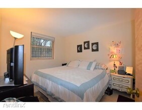 33 Cogswell Ave-Unit -Apt 4 in Cambridge, MA - Building Photo - Building Photo