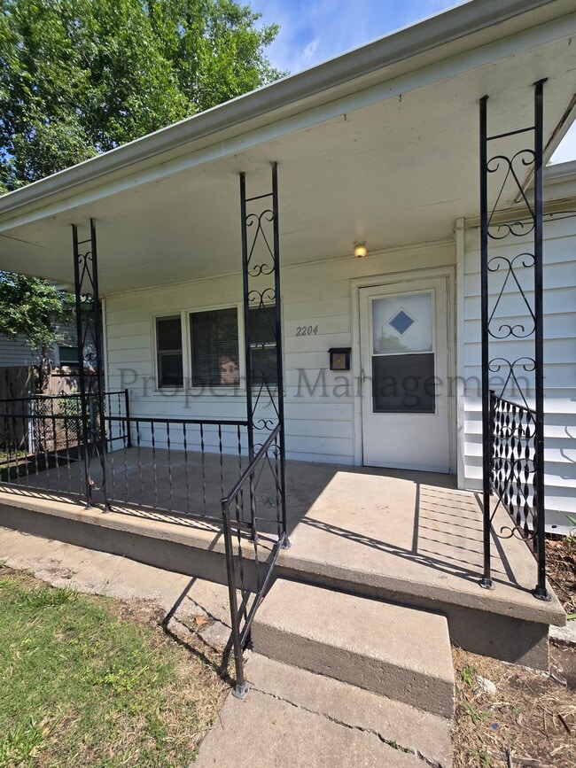 2204 W Grant St in Wichita, KS - Foto de edificio - Building Photo