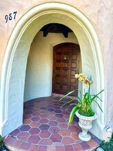 987 Sunnyhills Rd in Oakland, CA - Building Photo - Building Photo