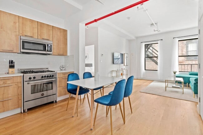 519 W 45th St in New York, NY - Building Photo - Building Photo