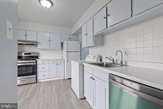 8145 Community Dr in Manassas, VA - Building Photo - Building Photo