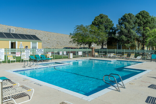 The Bartlett Apartment Homes in El Paso, TX - Building Photo - Building Photo