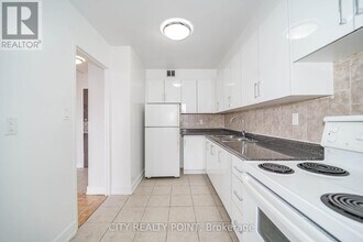 6200 Bathurst St in Toronto, ON - Building Photo - Building Photo