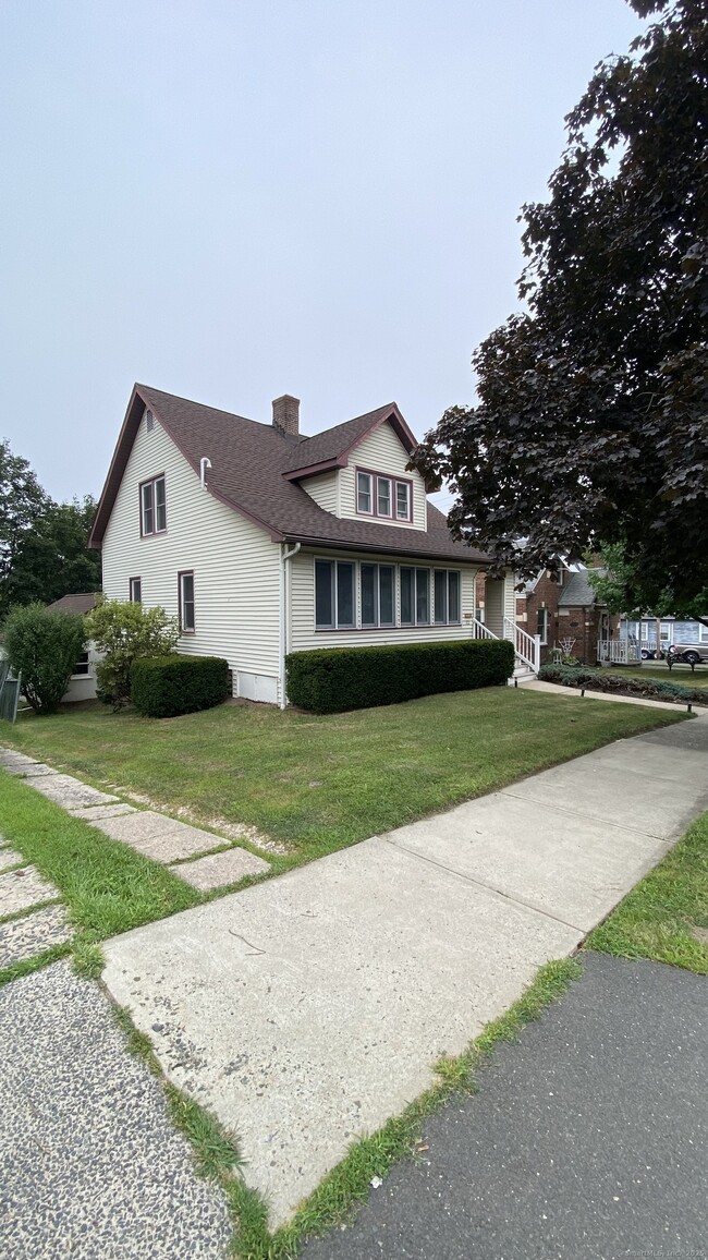 112 S St Ext in Bristol, CT - Building Photo - Building Photo