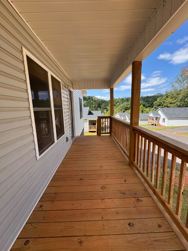 216 Quinn Hill Ln in Mars Hill, NC - Building Photo - Building Photo