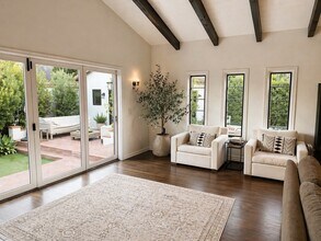 917 S Ridgeley Dr in Los Angeles, CA - Foto de edificio - Building Photo