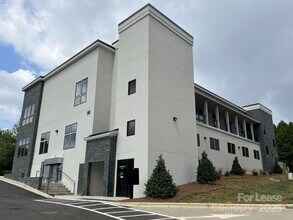 19546 Greentree Way in Cornelius, NC - Building Photo - Building Photo