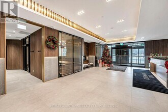 2501 Saw Whet Blvd. in Oakville, ON - Building Photo - Building Photo