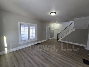 827 Dawson St in Waterloo, IA - Building Photo - Building Photo