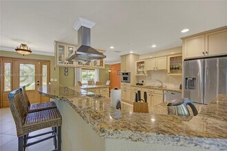 7905 SW 161st St in Palmetto Bay, FL - Building Photo - Building Photo
