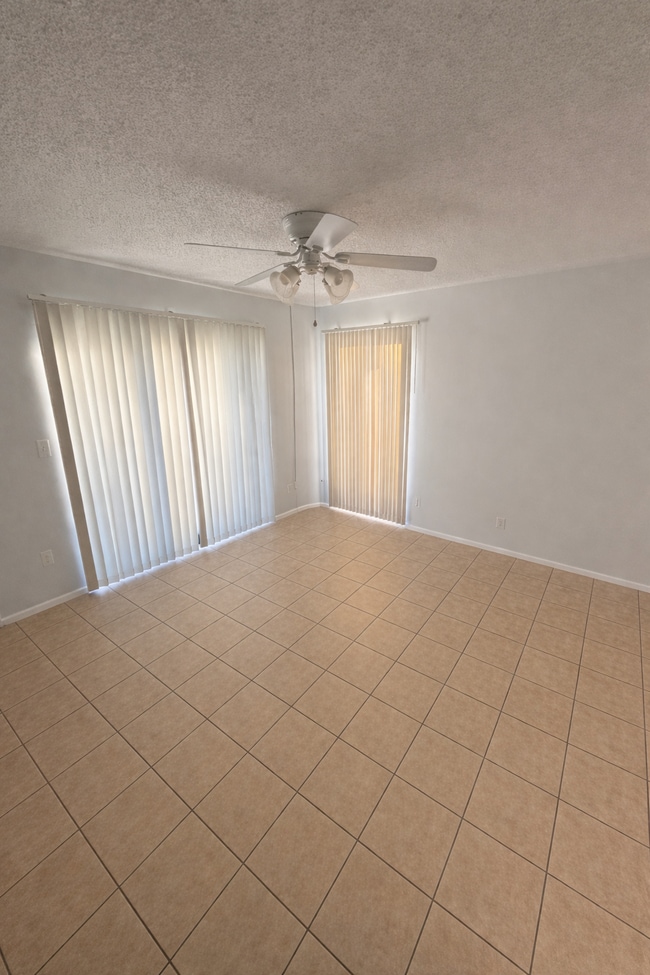 2925 Lichen Ln, Unit B in Clearwater, FL - Foto de edificio - Building Photo