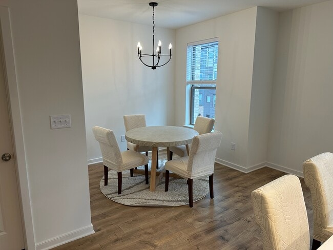 20973 Bluebird Sq in Sterling, VA - Foto de edificio - Building Photo