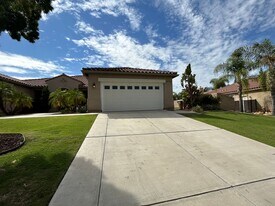 15005 Via Messina Dr in Bakersfield, CA - Building Photo