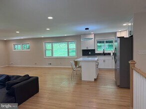 1306 Pine Ridge Ln in Pikesville, MD - Building Photo - Building Photo