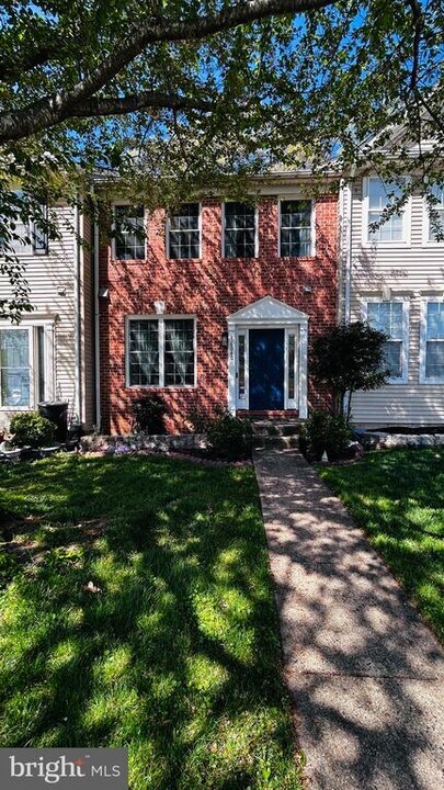 16040 Atwater Ln in Montclair, VA - Building Photo