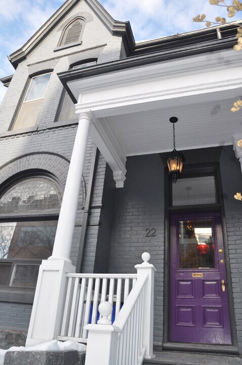 22 Nassau St in Toronto, ON - Building Photo
