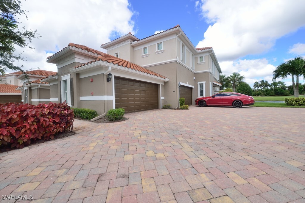 10271 Glastonbury Cir in Ft. Myers, FL - Building Photo