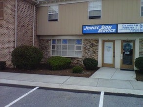 Silver Spring Center in Lancaster, PA - Building Photo - Building Photo