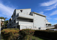 Lakeview Terrace Condominiums in Placentia, CA - Foto de edificio - Building Photo