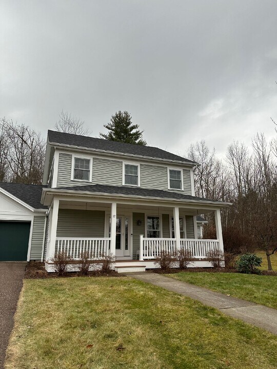 12 Stannard Dr in Essex Junction, VT - Building Photo