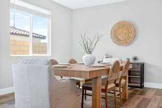 1024 Saker Falcon Dr in Henderson, NV - Building Photo - Building Photo