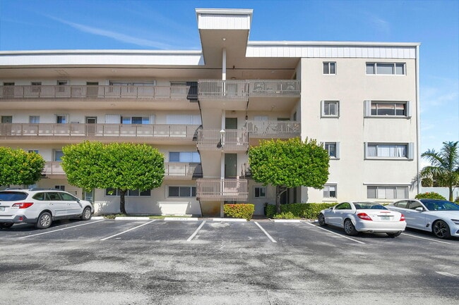 property at 300 Waterway Dr S