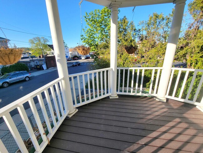 10 High St, Unit 1 in Malden, MA - Building Photo - Building Photo