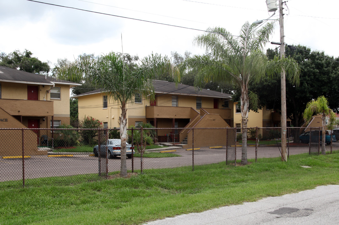 13107 Leisurewood Pl in Tampa, FL - Building Photo