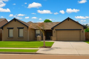 653 Contenta Ct in Lemoore, CA - Building Photo