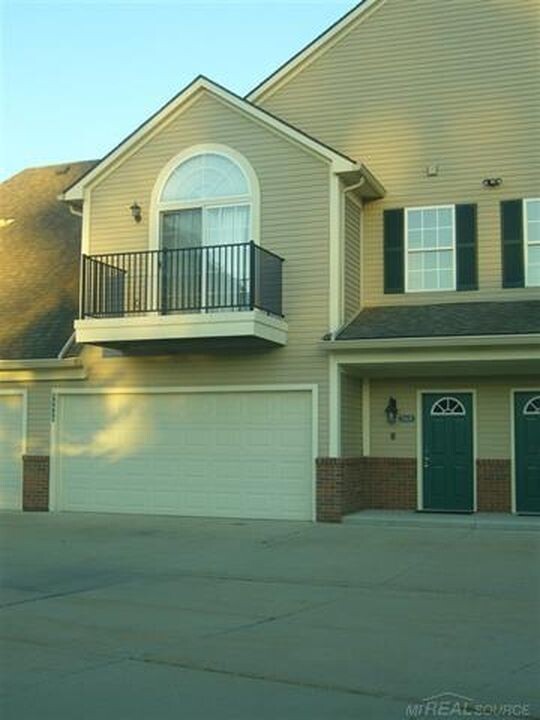 55439 Ambassador Ct, Unit 55439 in Shelby Township, MI - Foto de edificio