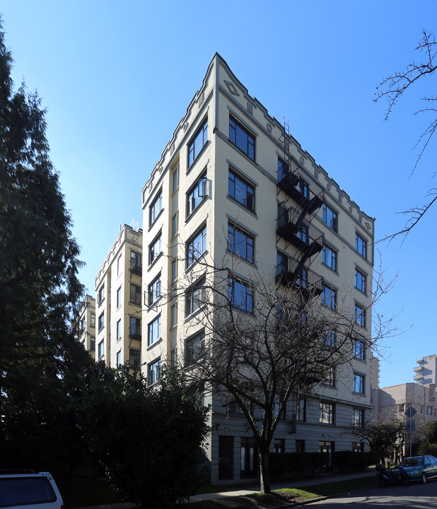 Strathmore Lodge in Vancouver, BC - Building Photo