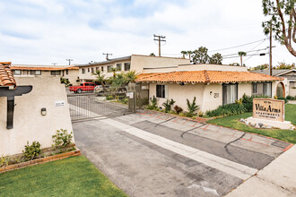 Villa Arms in Anaheim, CA - Building Photo - Building Photo