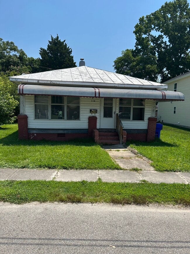 property at 118 Halifax St