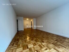 340 E 74th St in New York, NY - Building Photo - Building Photo