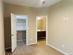 2918 W Driftwood St, Unit 3 in Edinburg, TX - Building Photo - Building Photo