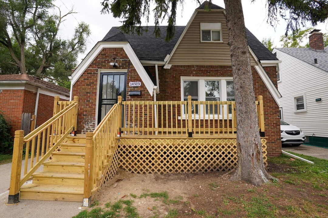 14919 Lesure St in Detroit, MI - Building Photo