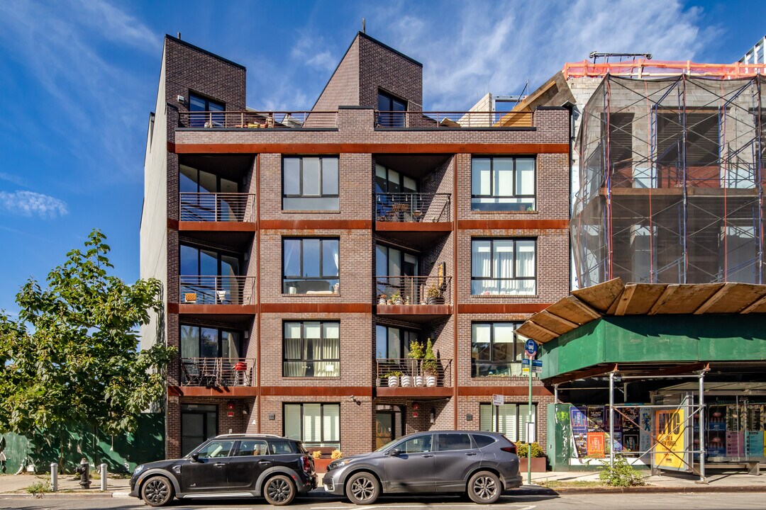 735 Bergen St in Brooklyn, NY - Building Photo